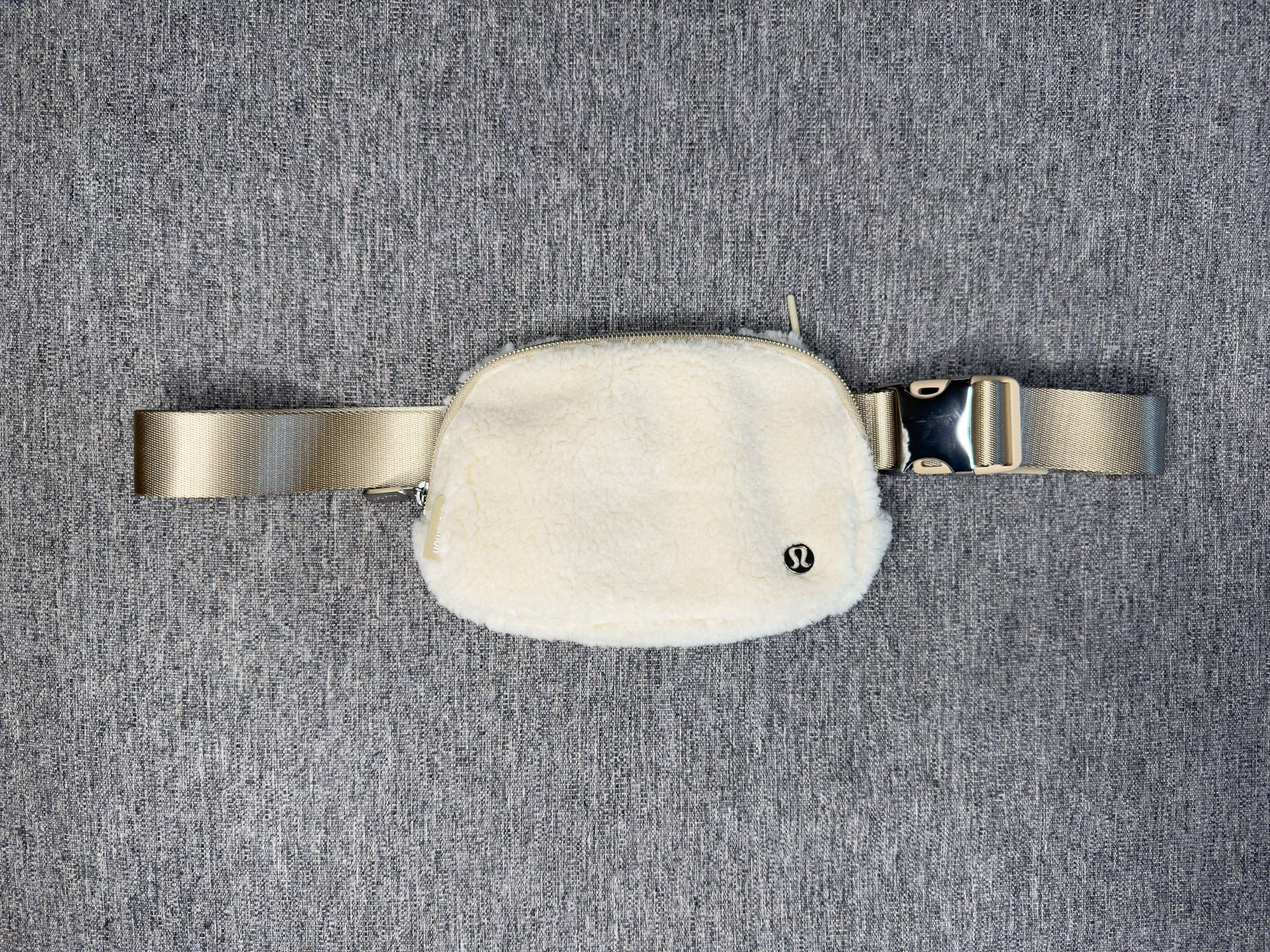 The Lululemon Everywhere Fleece Belt Bag in Natural Ivory/Fleece